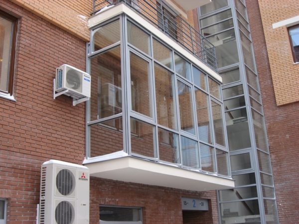 Остекление балкона – решение многих проблем
