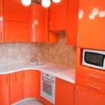 оранжевая маленькая кухня