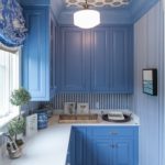 голубая маленькая кухня
